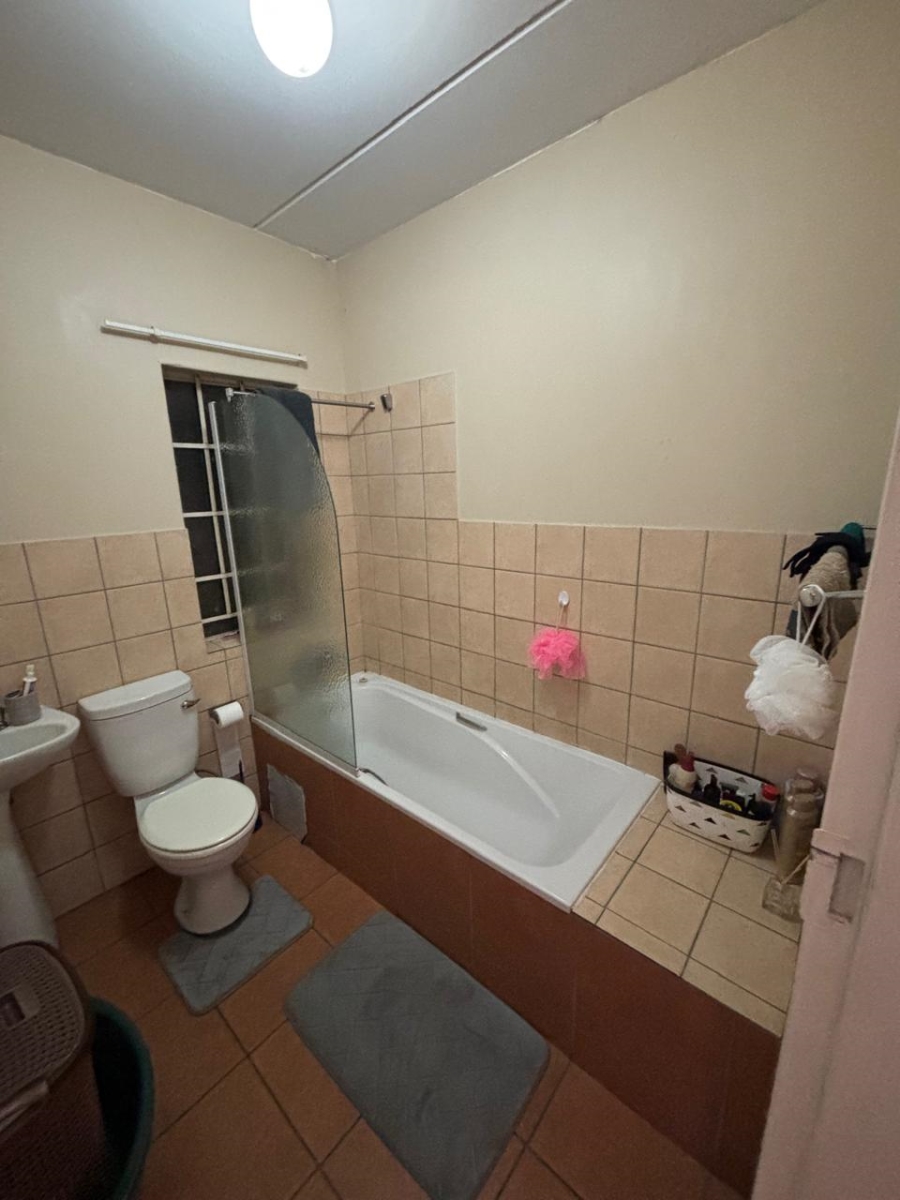 1 Bedroom Property for Sale in Grand Central Gauteng