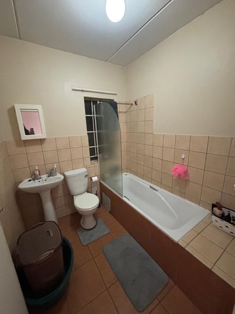 1 Bedroom Property for Sale in Grand Central Gauteng