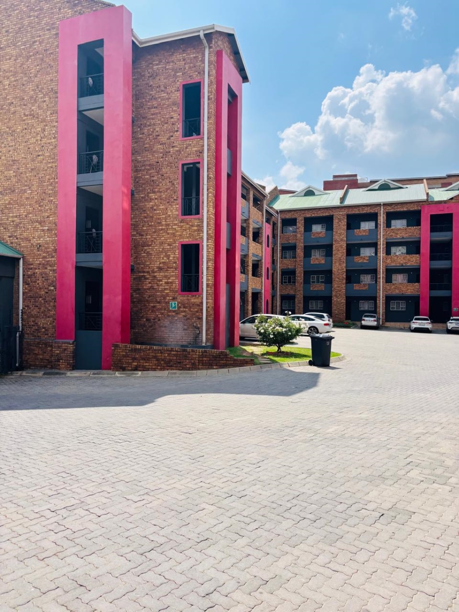 1 Bedroom Property for Sale in Grand Central Gauteng