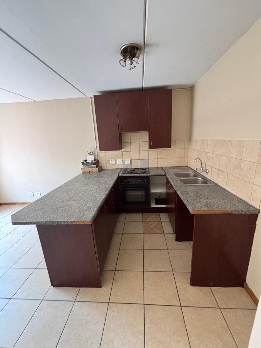 1 Bedroom Property for Sale in Grand Central Gauteng