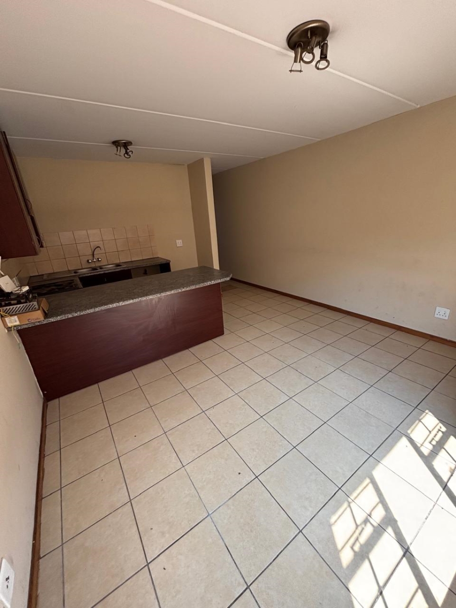 1 Bedroom Property for Sale in Grand Central Gauteng