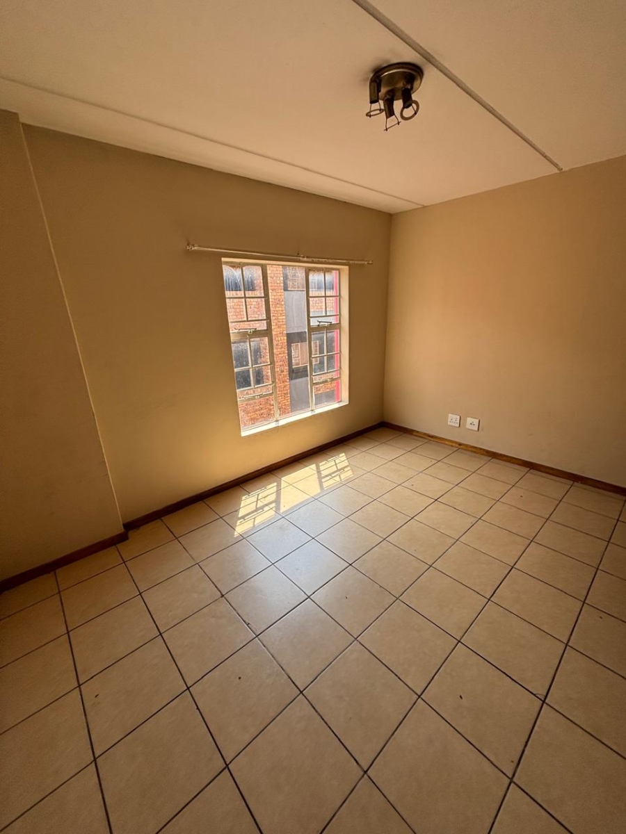 1 Bedroom Property for Sale in Grand Central Gauteng