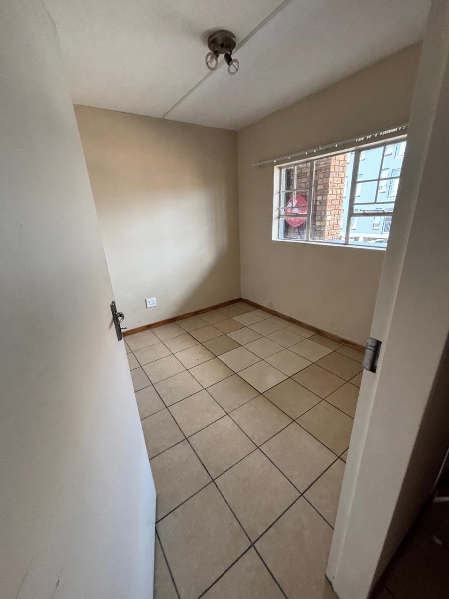 1 Bedroom Property for Sale in Grand Central Gauteng