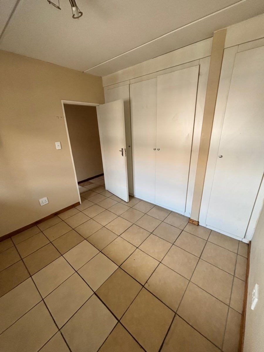 1 Bedroom Property for Sale in Grand Central Gauteng