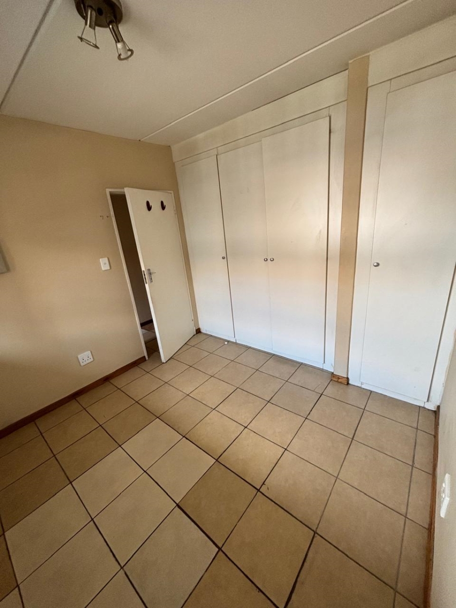 1 Bedroom Property for Sale in Grand Central Gauteng