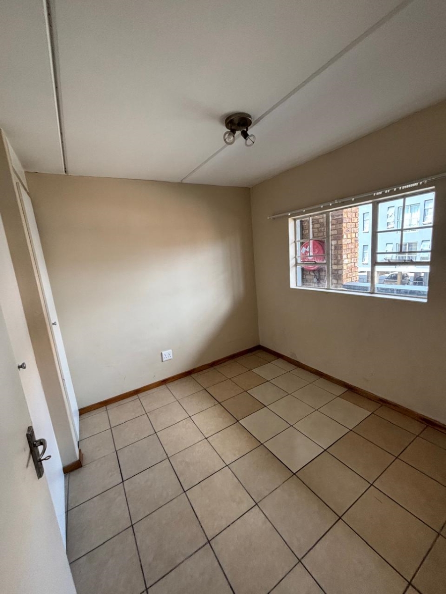 1 Bedroom Property for Sale in Grand Central Gauteng