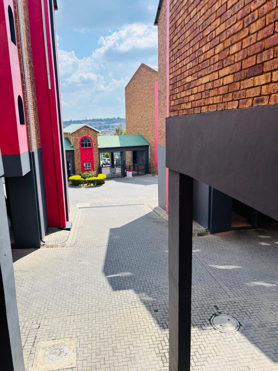 1 Bedroom Property for Sale in Grand Central Gauteng