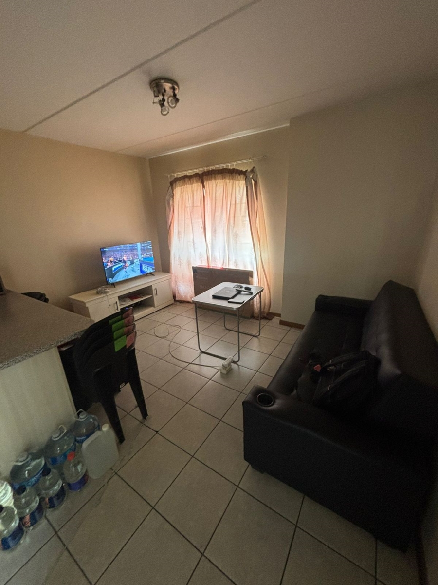 1 Bedroom Property for Sale in Grand Central Gauteng