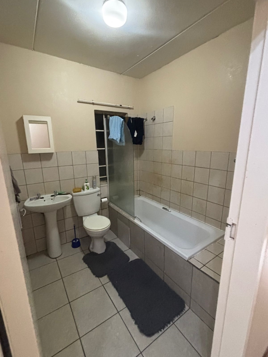 1 Bedroom Property for Sale in Grand Central Gauteng