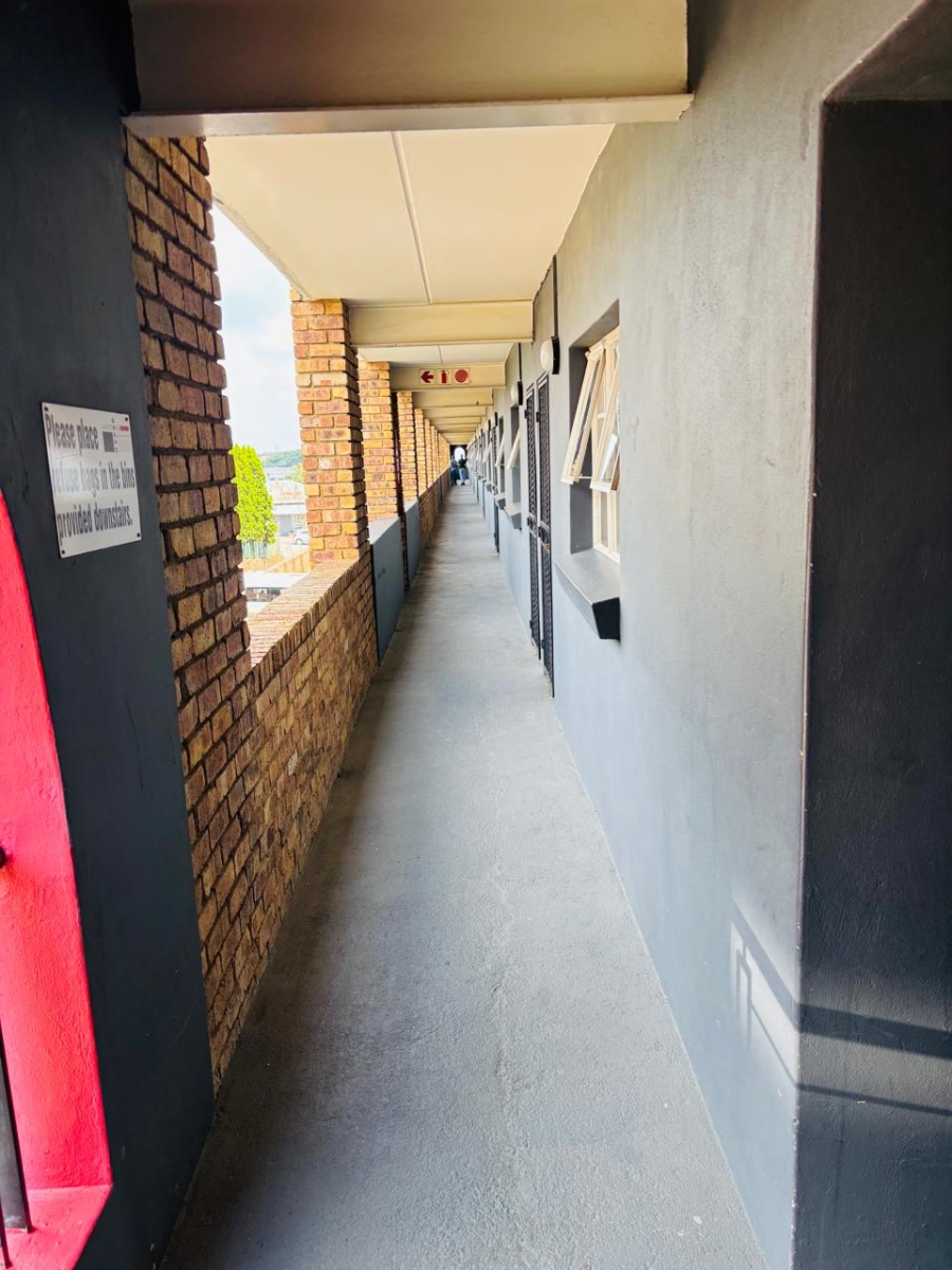 1 Bedroom Property for Sale in Grand Central Gauteng