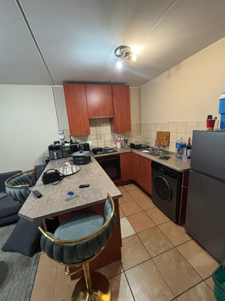 1 Bedroom Property for Sale in Grand Central Gauteng