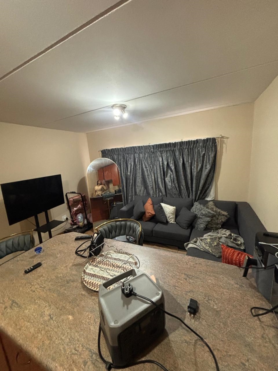 1 Bedroom Property for Sale in Grand Central Gauteng