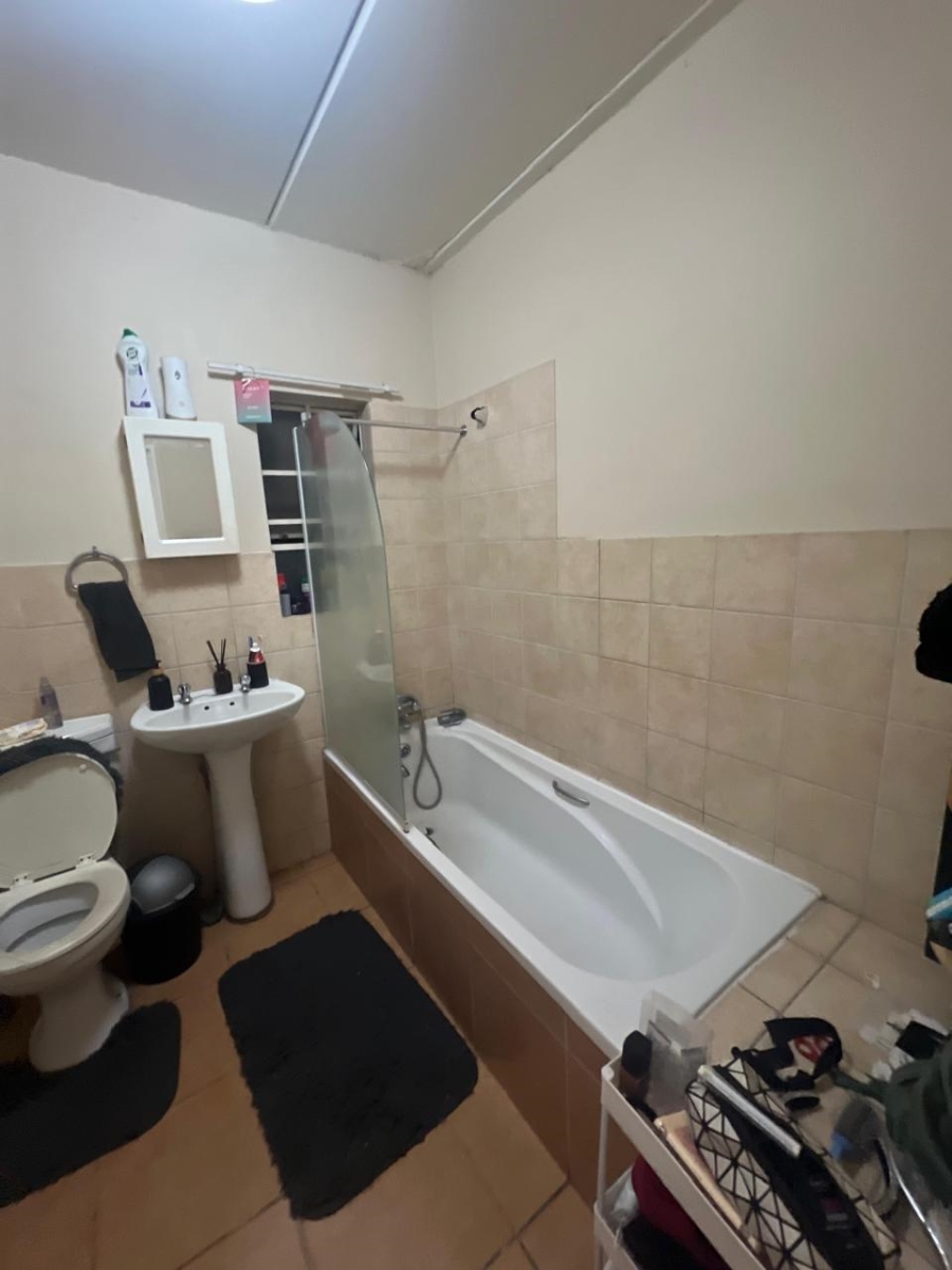 1 Bedroom Property for Sale in Grand Central Gauteng