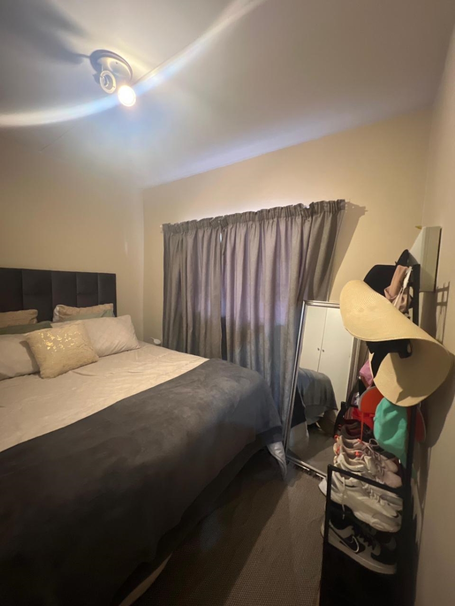 1 Bedroom Property for Sale in Grand Central Gauteng