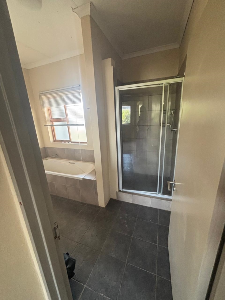 1 Bedroom Property for Sale in Midridge Park Gauteng