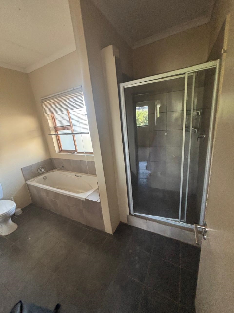 1 Bedroom Property for Sale in Midridge Park Gauteng