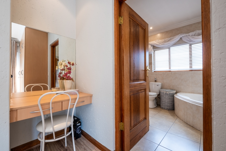 3 Bedroom Property for Sale in Lakefield Gauteng