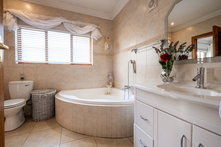 3 Bedroom Property for Sale in Lakefield Gauteng