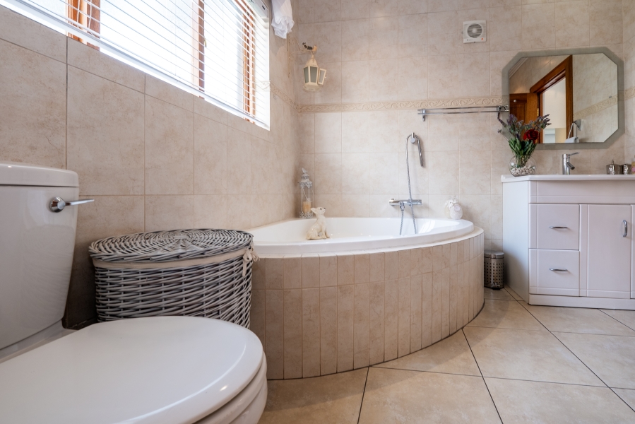 3 Bedroom Property for Sale in Lakefield Gauteng