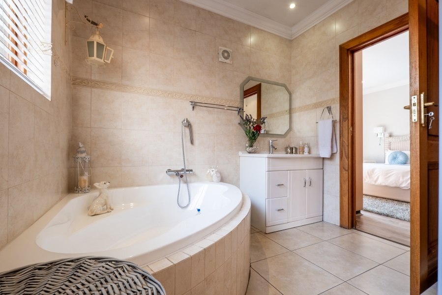 3 Bedroom Property for Sale in Lakefield Gauteng