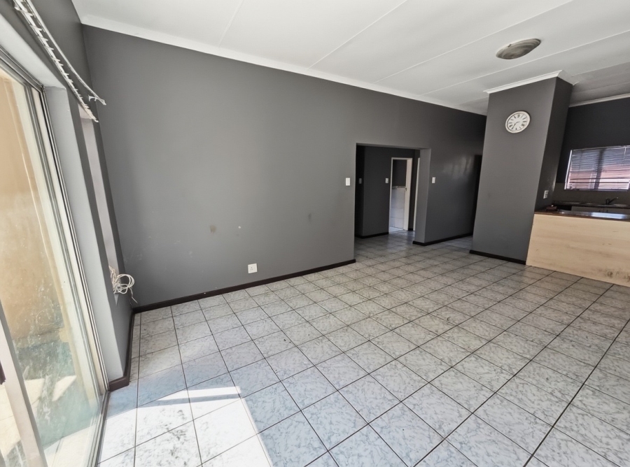 To Let 2 Bedroom Property for Rent in Buccleuch Gauteng