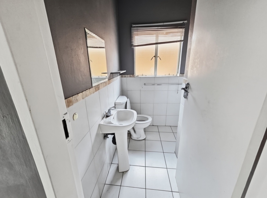 To Let 2 Bedroom Property for Rent in Buccleuch Gauteng
