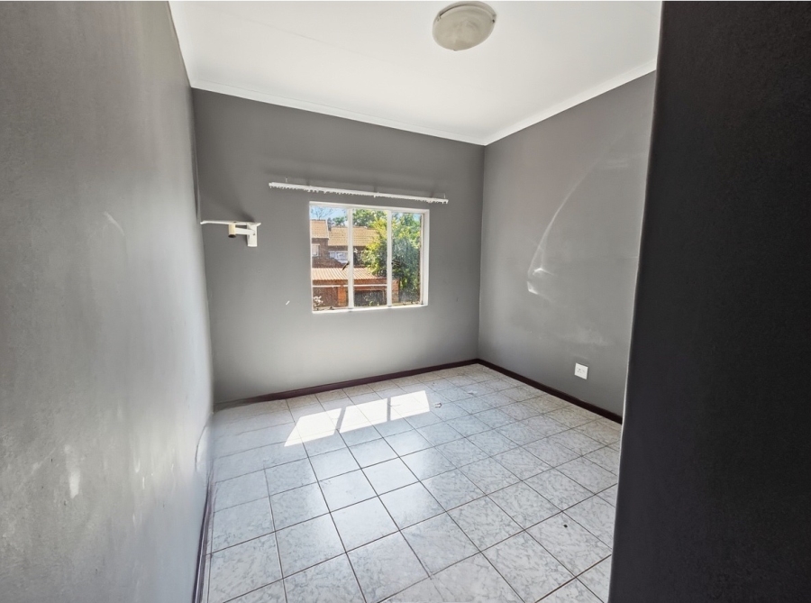 To Let 2 Bedroom Property for Rent in Buccleuch Gauteng