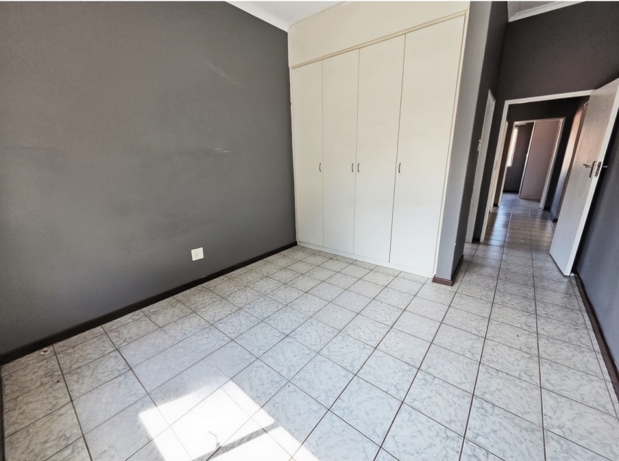 To Let 2 Bedroom Property for Rent in Buccleuch Gauteng