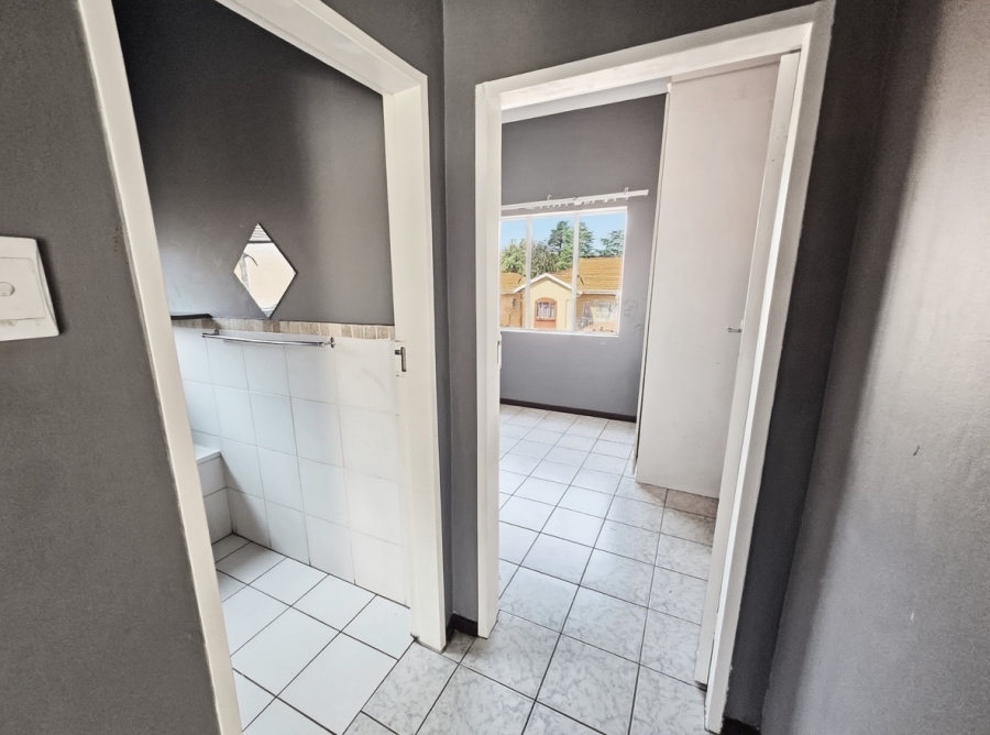 To Let 2 Bedroom Property for Rent in Buccleuch Gauteng