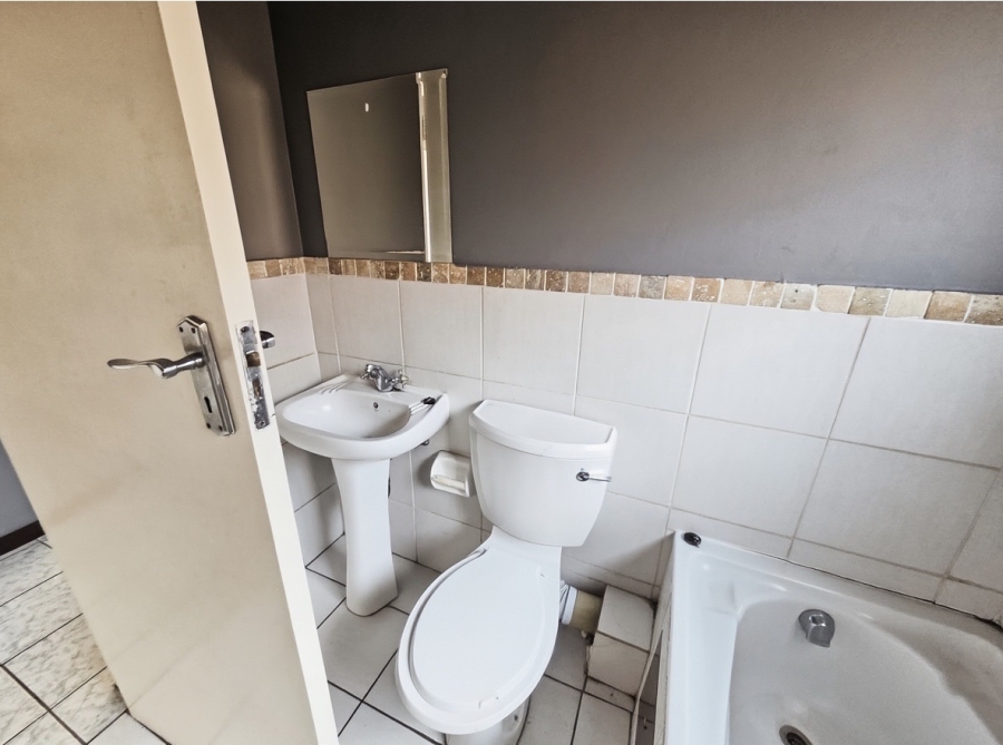 To Let 2 Bedroom Property for Rent in Buccleuch Gauteng