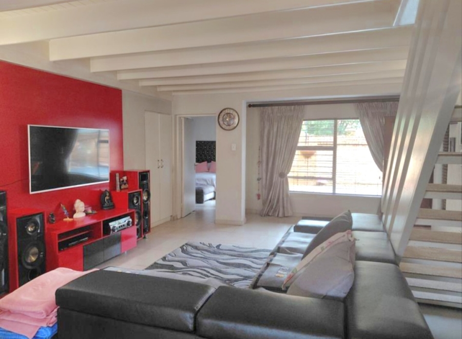 5 Bedroom Property for Sale in Eden Glen Gauteng