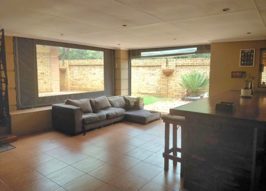 5 Bedroom Property for Sale in Eden Glen Gauteng