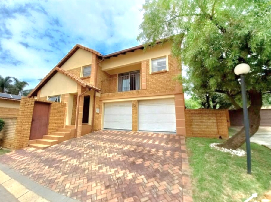 5 Bedroom Property for Sale in Eden Glen Gauteng