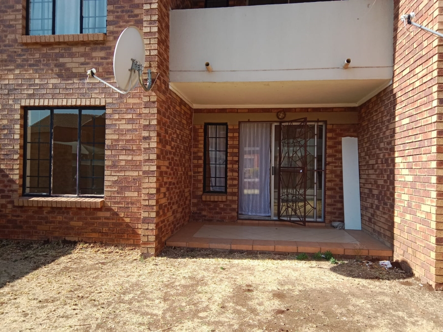 To Let 2 Bedroom Property for Rent in Noordwyk Gauteng