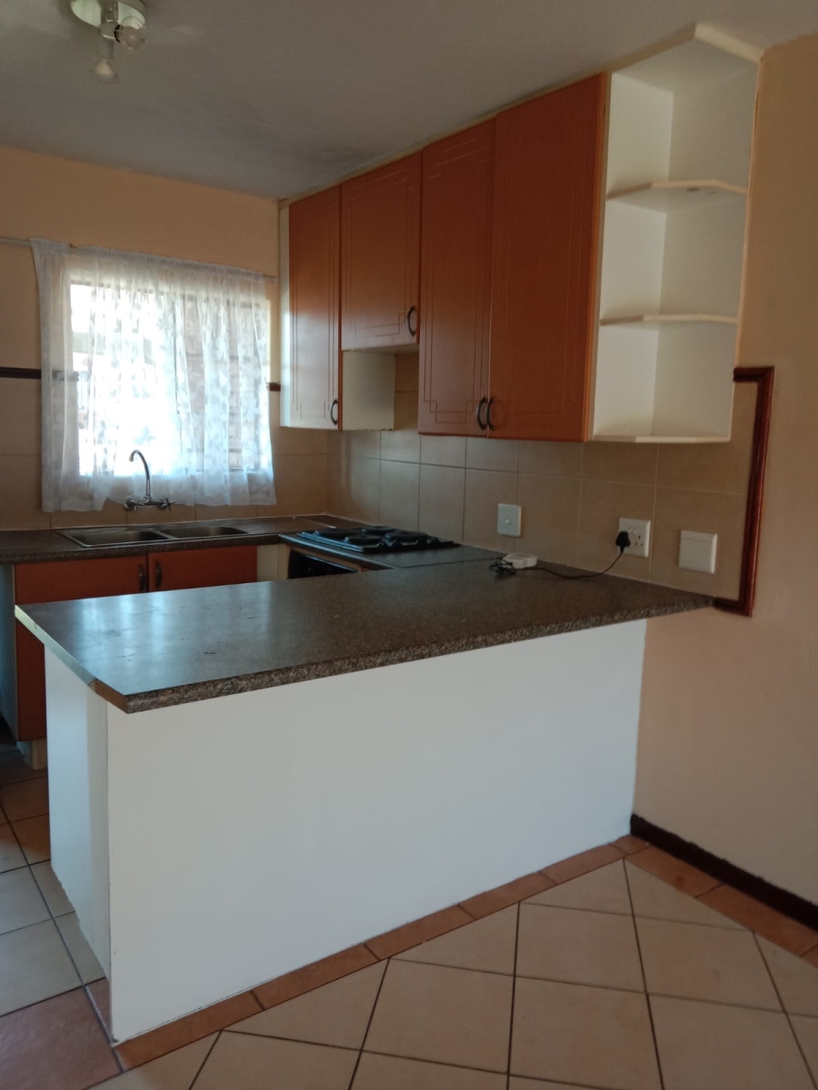 To Let 2 Bedroom Property for Rent in Noordwyk Gauteng