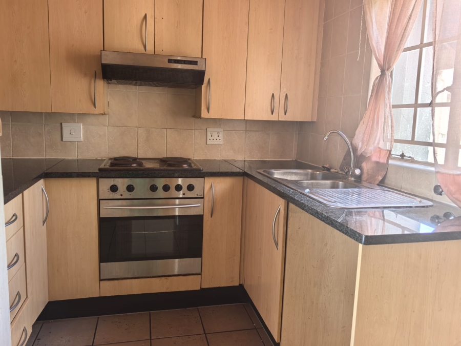 To Let 2 Bedroom Property for Rent in Noordwyk Gauteng