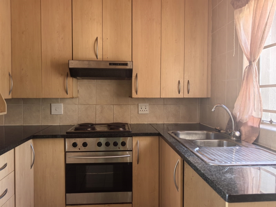 To Let 2 Bedroom Property for Rent in Noordwyk Gauteng