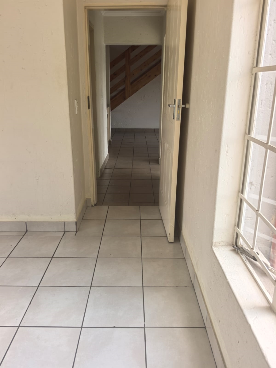 To Let 2 Bedroom Property for Rent in Noordwyk Gauteng