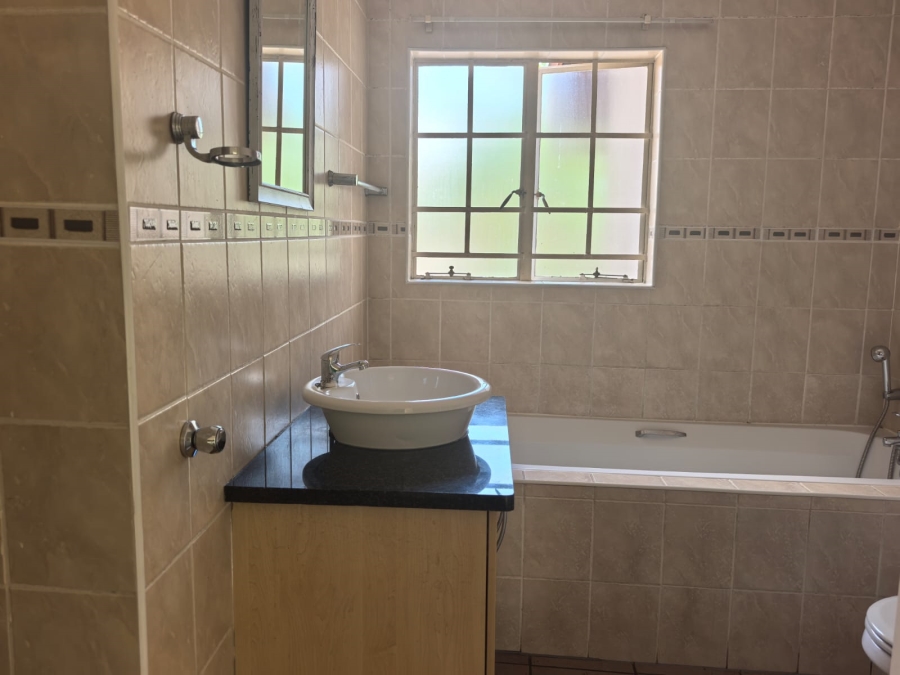To Let 2 Bedroom Property for Rent in Noordwyk Gauteng