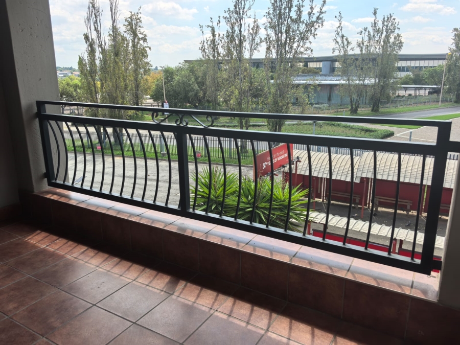 To Let 2 Bedroom Property for Rent in Noordwyk Gauteng