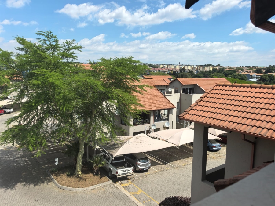 To Let 2 Bedroom Property for Rent in Noordwyk Gauteng