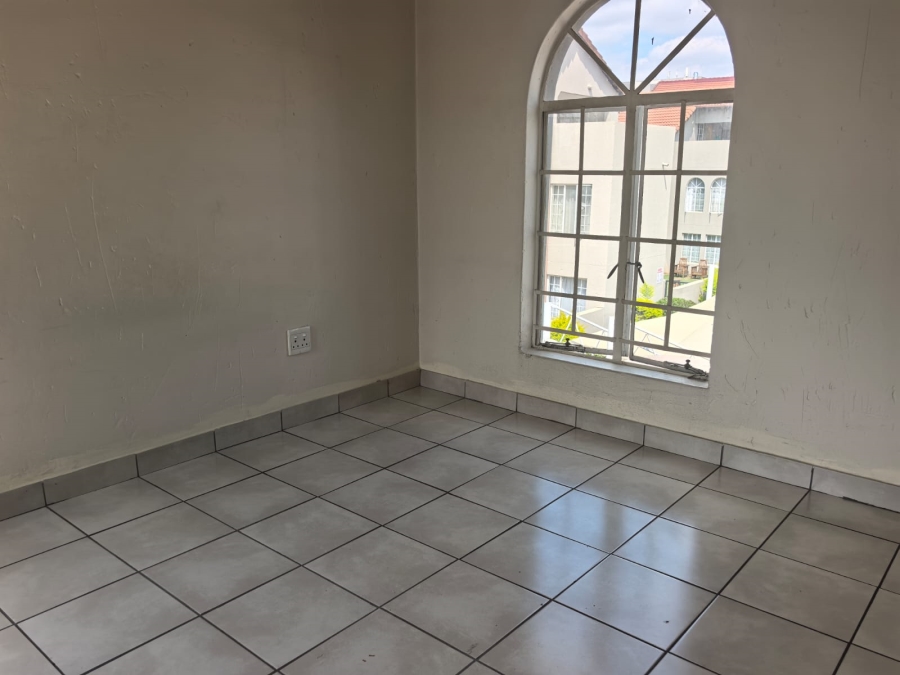 To Let 2 Bedroom Property for Rent in Noordwyk Gauteng