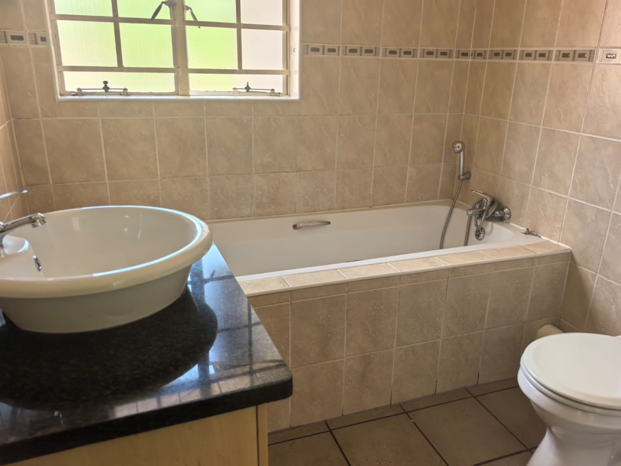 To Let 2 Bedroom Property for Rent in Noordwyk Gauteng