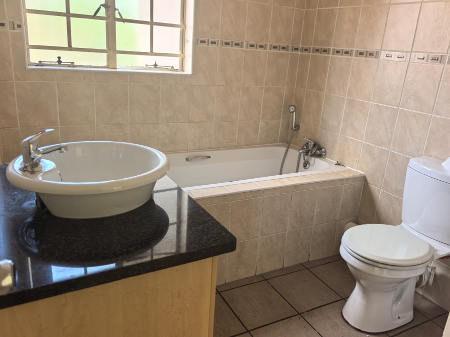 To Let 2 Bedroom Property for Rent in Noordwyk Gauteng
