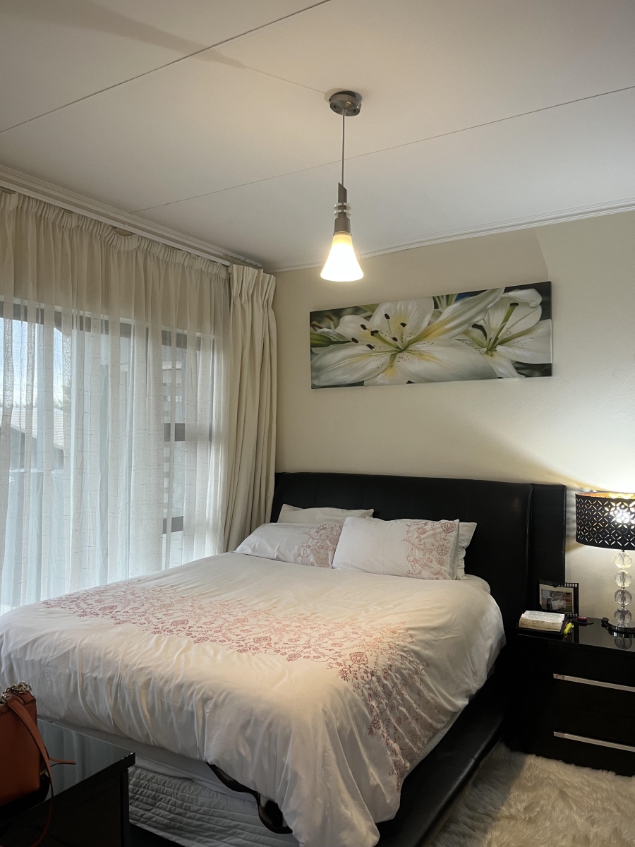 2 Bedroom Property for Sale in Oakdene Gauteng