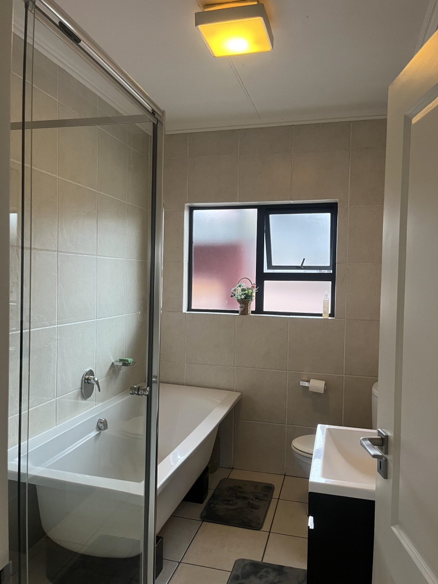 2 Bedroom Property for Sale in Oakdene Gauteng