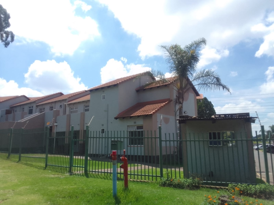 2 Bedroom Property for Sale in Meredale Gauteng