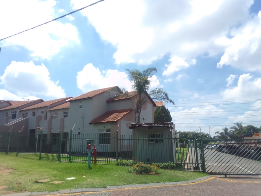 2 Bedroom Property for Sale in Meredale Gauteng