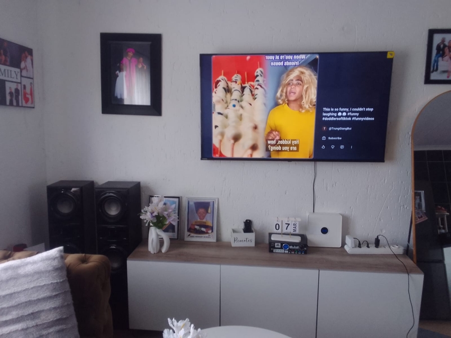 2 Bedroom Property for Sale in Meredale Gauteng