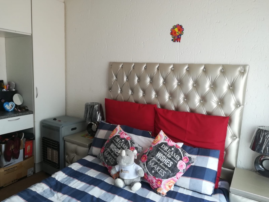 2 Bedroom Property for Sale in Meredale Gauteng